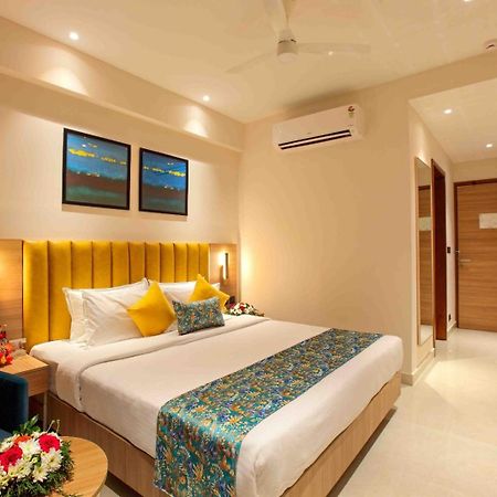 Park Residency Ayarkunnam Hotel Pullappalli Exterior photo