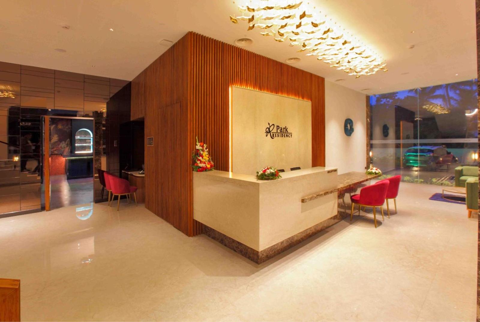 Park Residency Ayarkunnam Hotel Pullappalli Exterior photo
