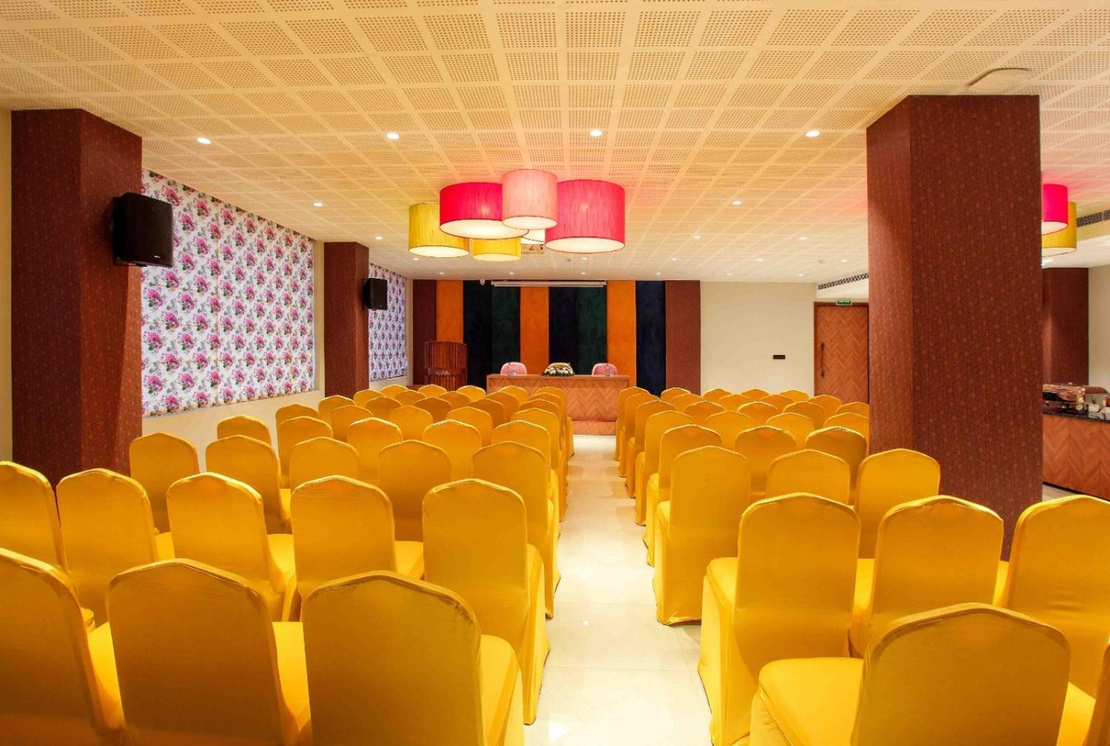 Park Residency Ayarkunnam Hotel Pullappalli Exterior photo