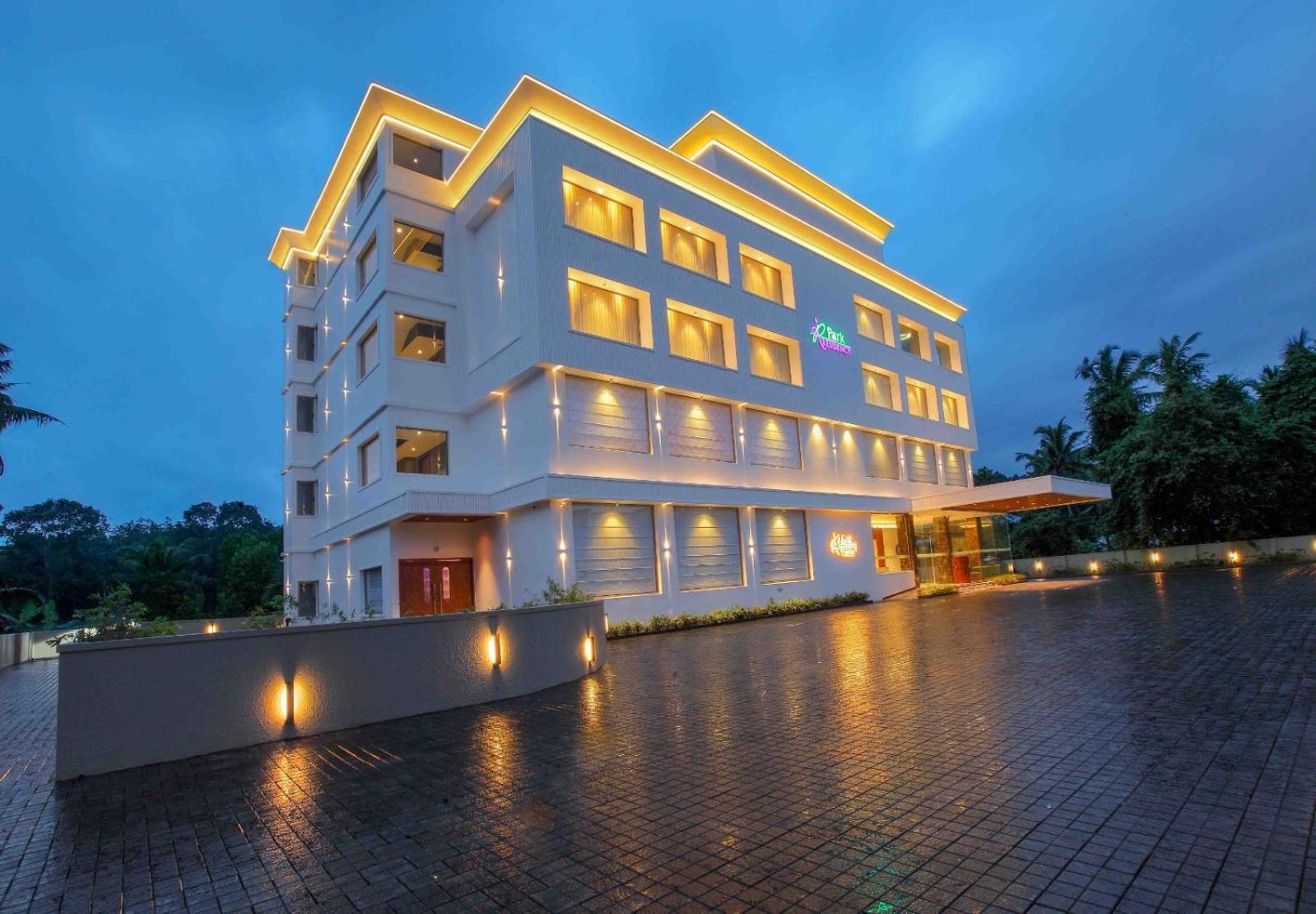 Park Residency Ayarkunnam Hotel Pullappalli Exterior photo