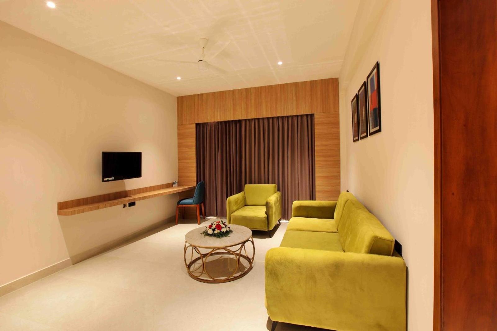 Park Residency Ayarkunnam Hotel Pullappalli Exterior photo